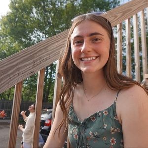 Meet your Posher, Gaby